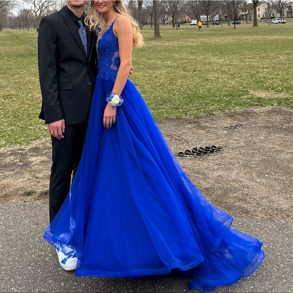 La Femme royal blue prom dress - Picture 3 of 5